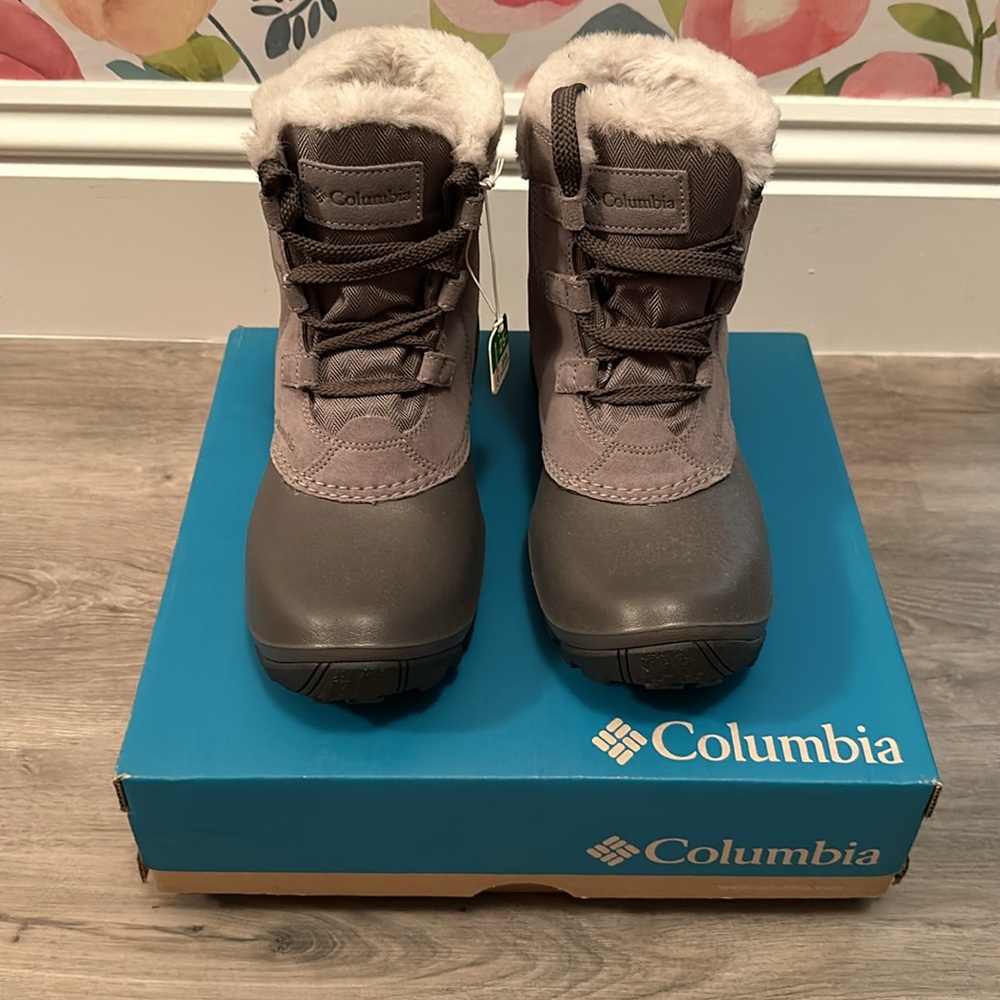 Brand new w box Colombia grey snow ski boots sz 9 new in box
